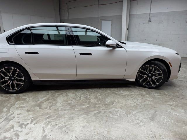 Used 2025 BMW i7 xDrive60 image 6