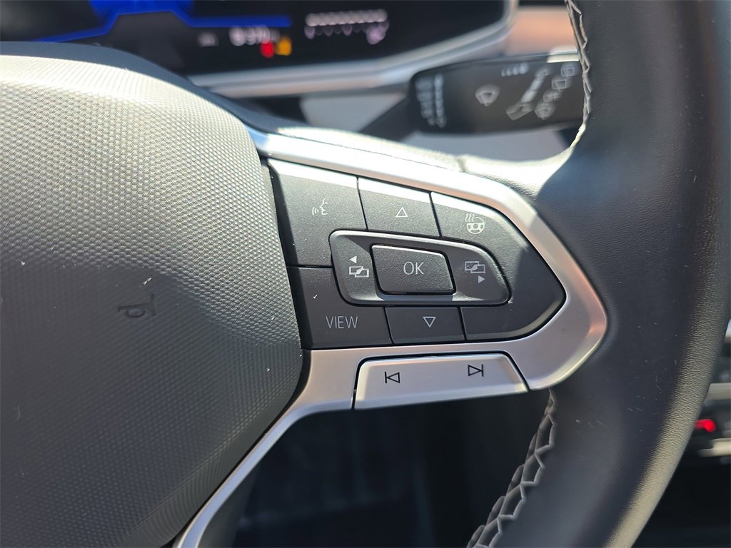 Used 2025 Volkswagen Taos SE image 27