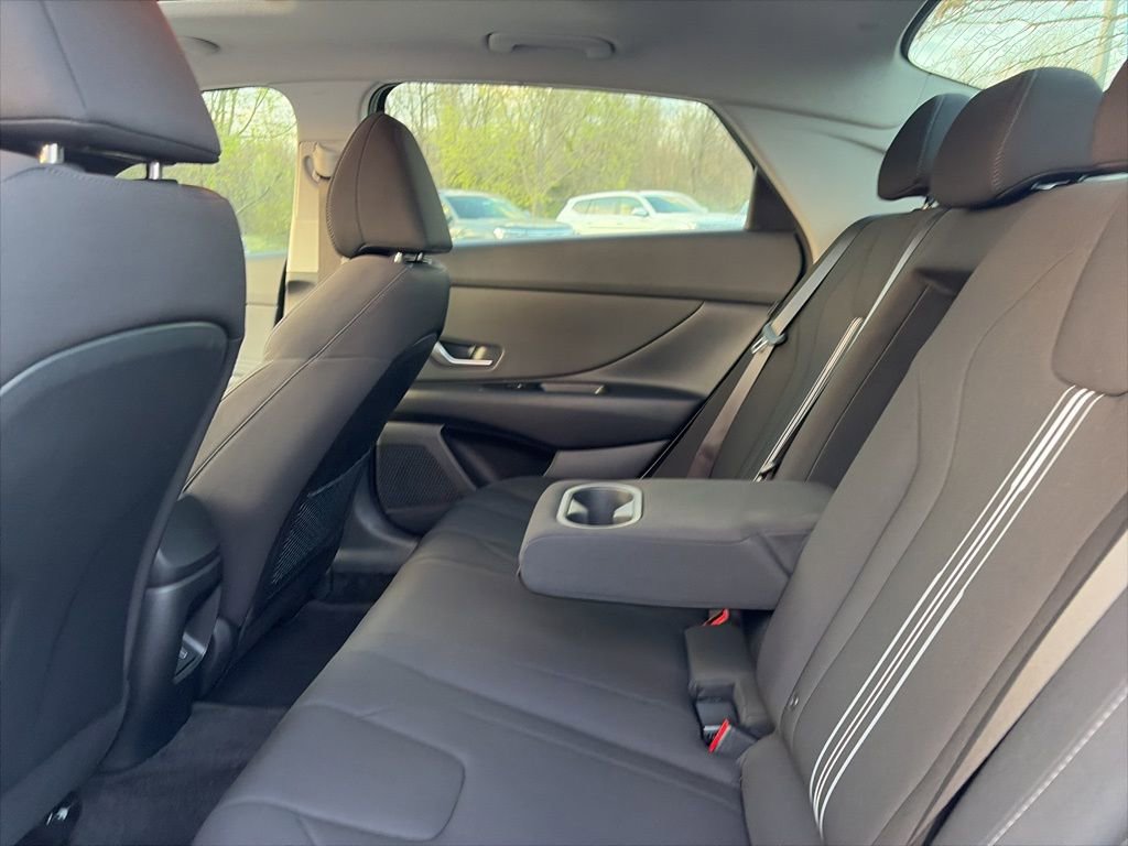 Used 2024 Hyundai Elantra SEL w/ Convenience Package image 25