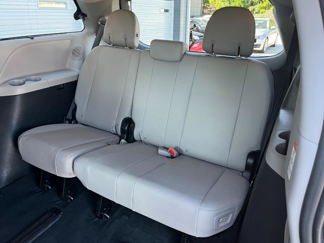 Used 2015 Toyota Sienna Limited FWD image 16