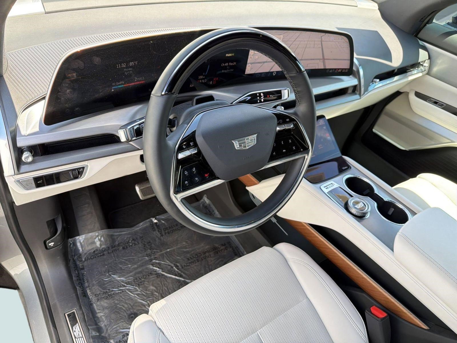 Certified 2026 Cadillac Vistiq Luxury image 3
