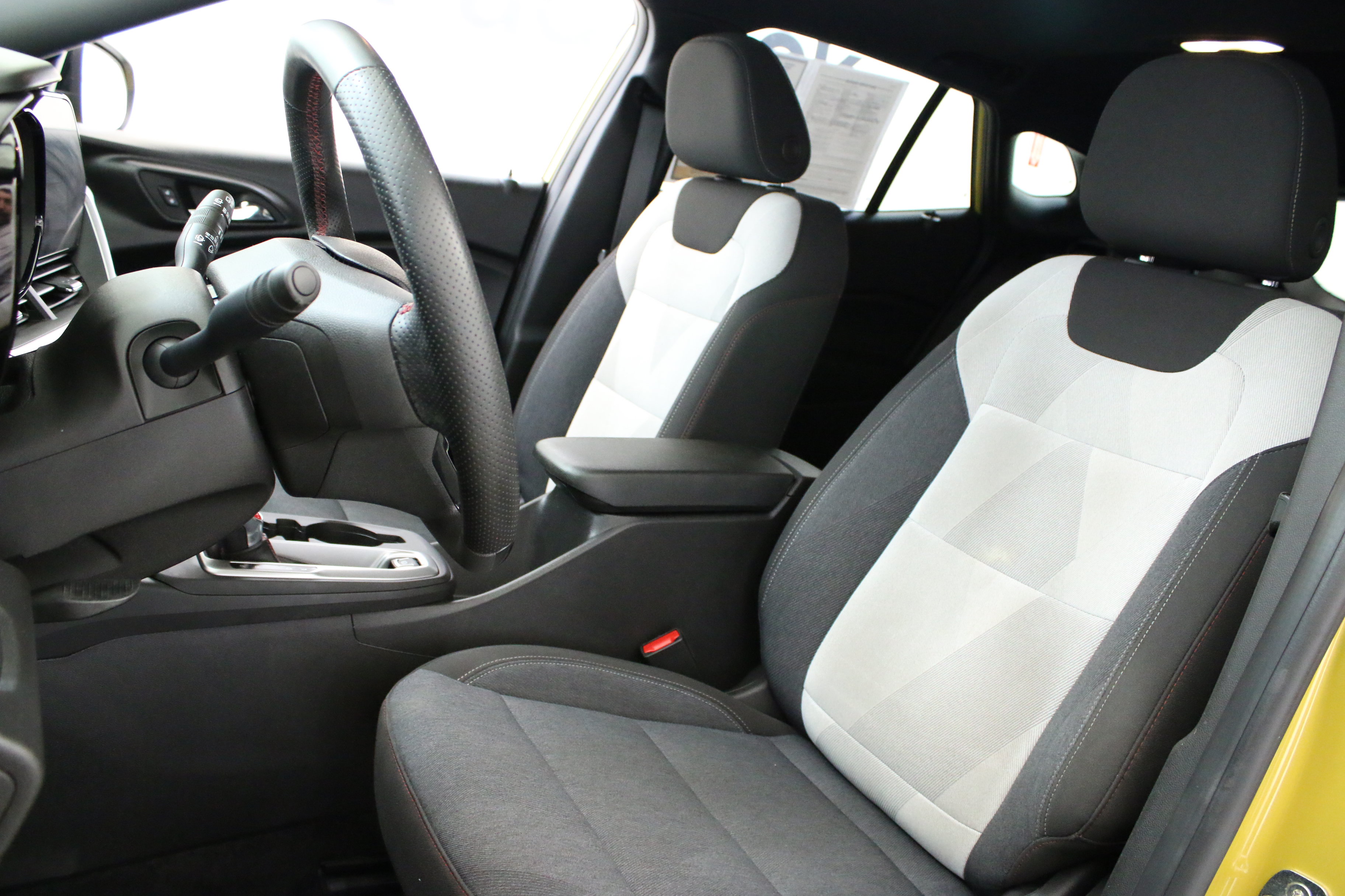 Certified 2024 Chevrolet Trax RS w/ Sunroof Package FWD image 24