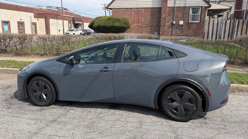 Used 2023 Toyota Prius LE image 8