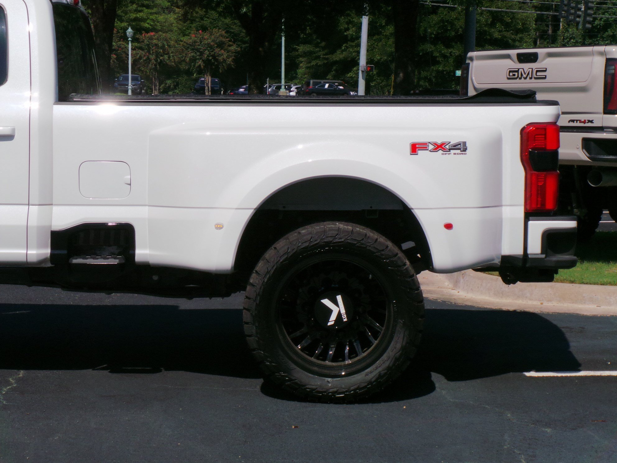 Used 2024 Ford F450 Limited w/ FX4 Off-Road Package AWD/4WD image 30