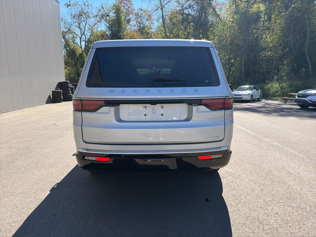 Used 2022 Jeep Wagoneer Series II AWD/4WD image 4