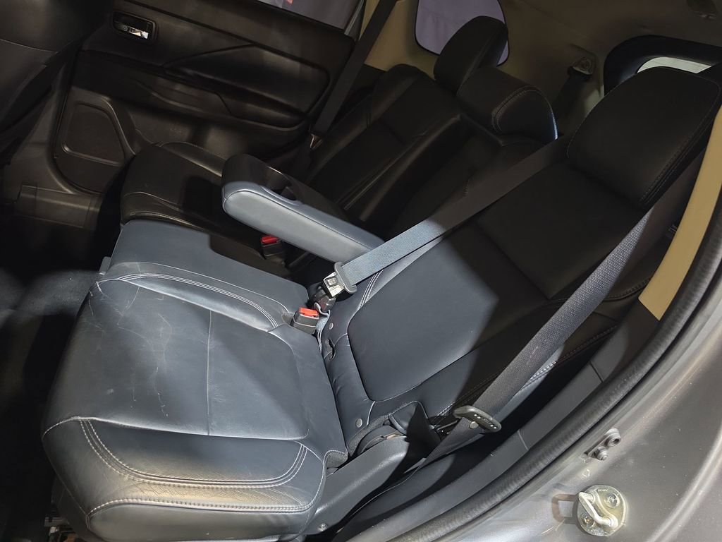 Used 2020 Mitsubishi Outlander SEL AWD/4WD image 23