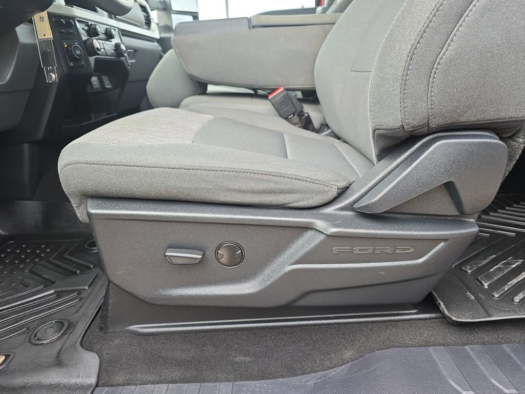 Used 2024 Ford F250 XLT w/ Camper Package image 29