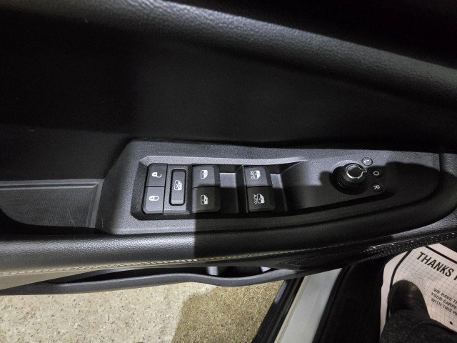 Used 2023 Jeep Grand Cherokee L Laredo image 16