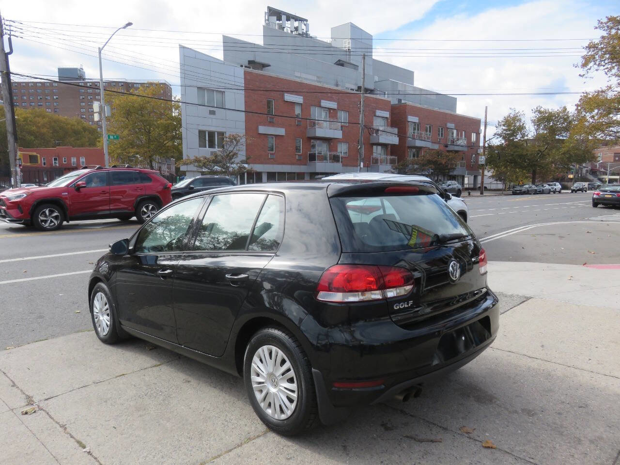 Used 2014 Volkswagen Golf 4-Door image 4