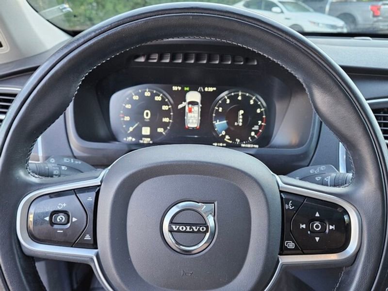 Used 2020 Volvo XC90 T5 Momentum image 24