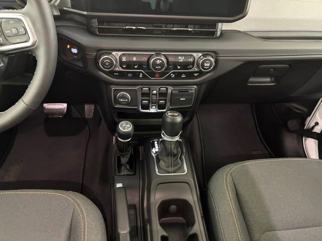 Used 2025 Jeep Wrangler Unlimited Sahara w/ Safety Group image 21