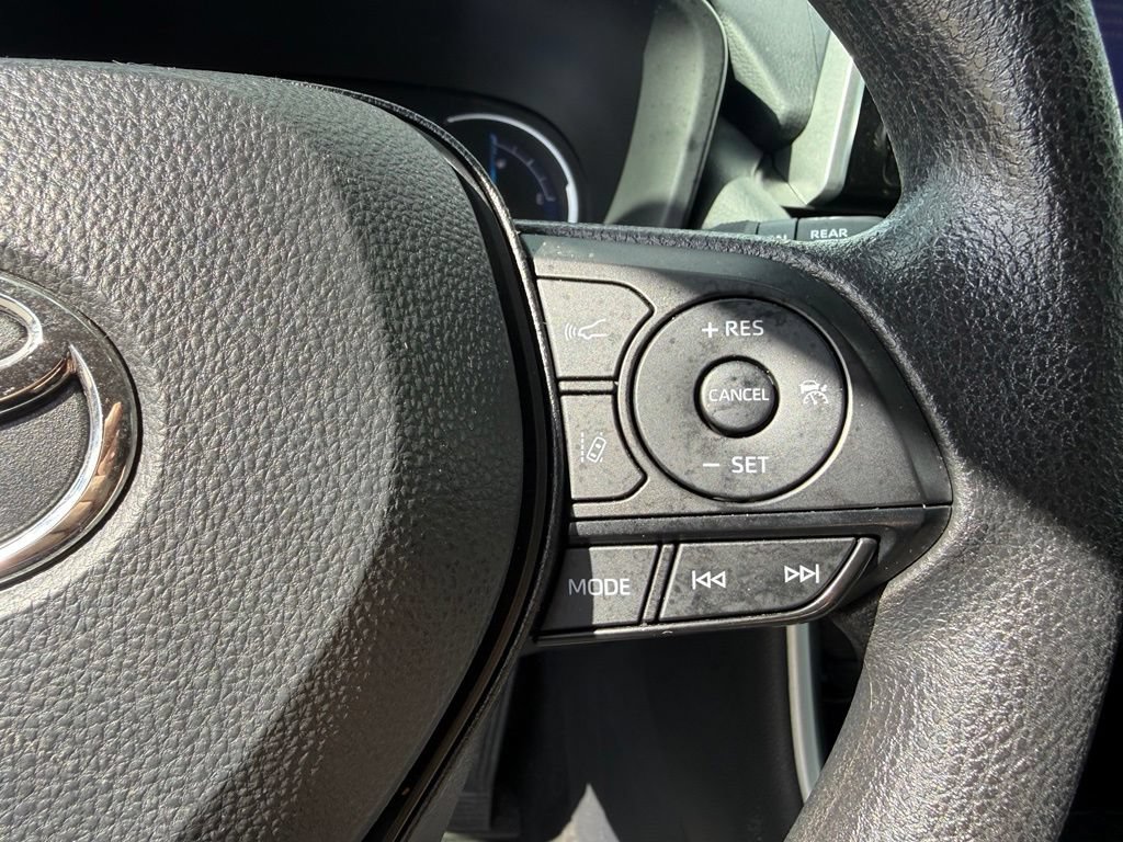 Used 2025 Toyota RAV4 XLE AWD/4WD image 17
