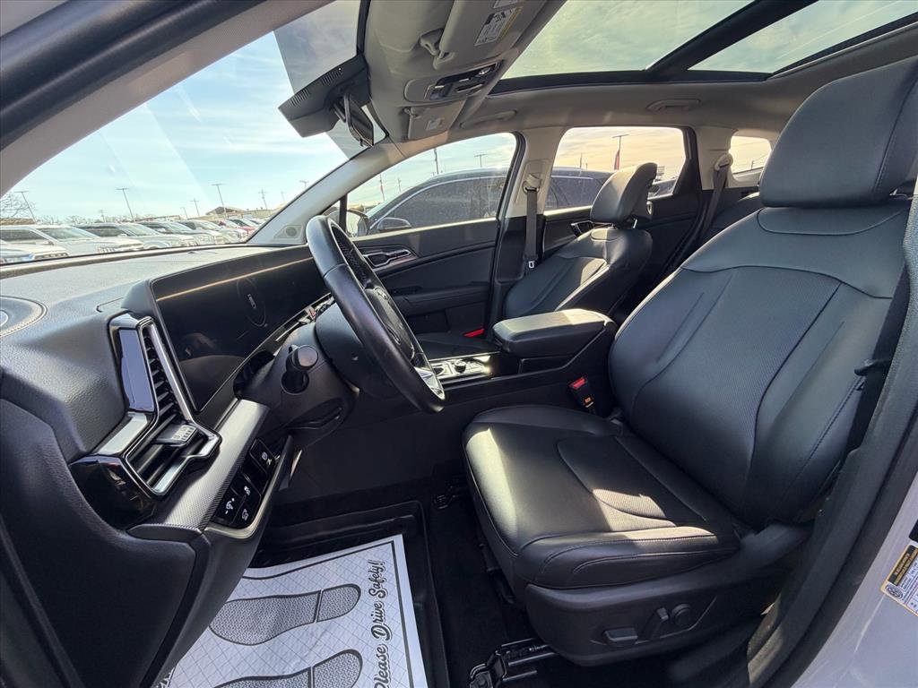 Used 2025 Kia Sportage SX image 8