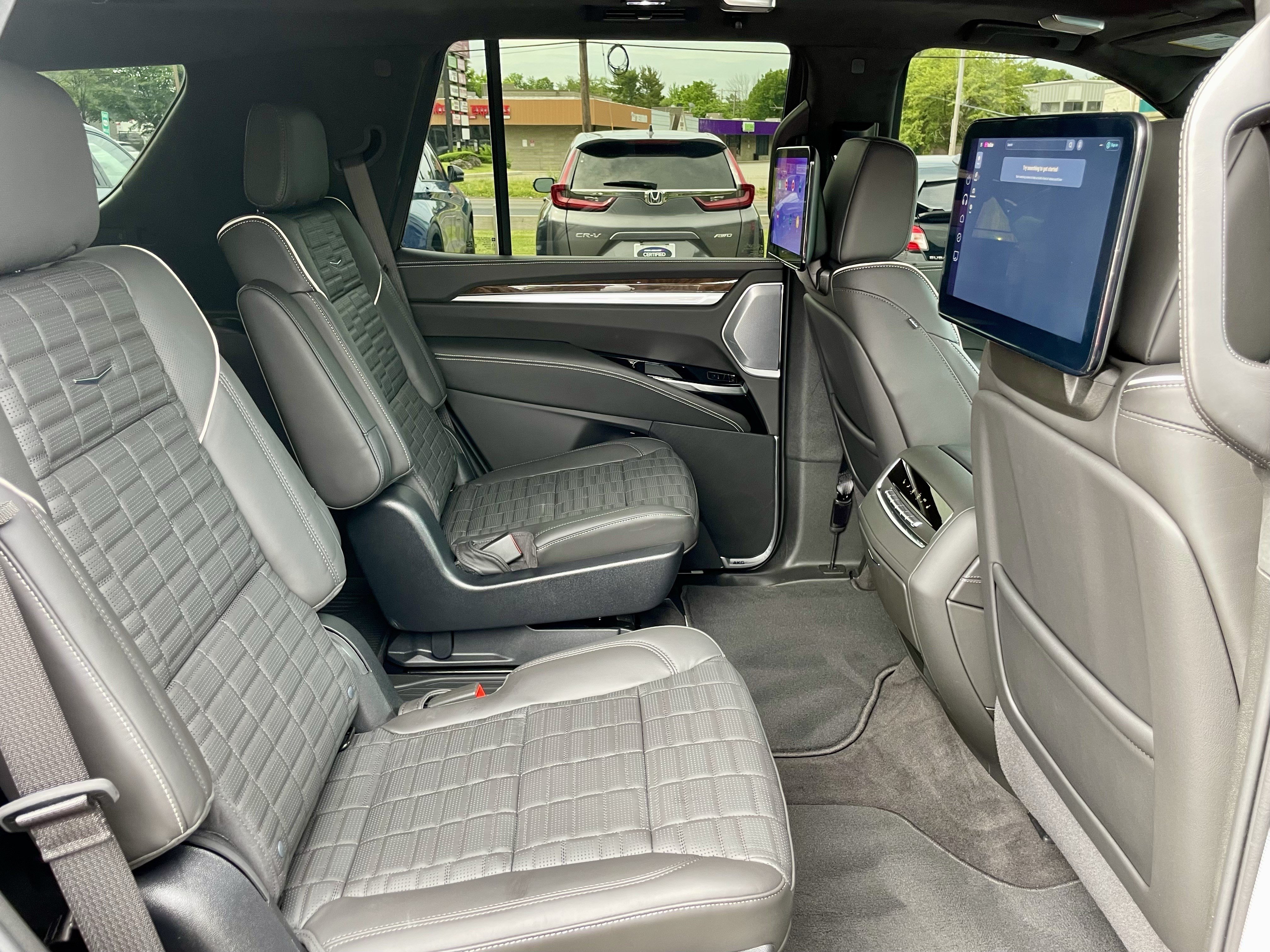 Used 2025 Cadillac Escalade Sport Platinum w/ LPO, ONYX Package AWD/4WD image 31