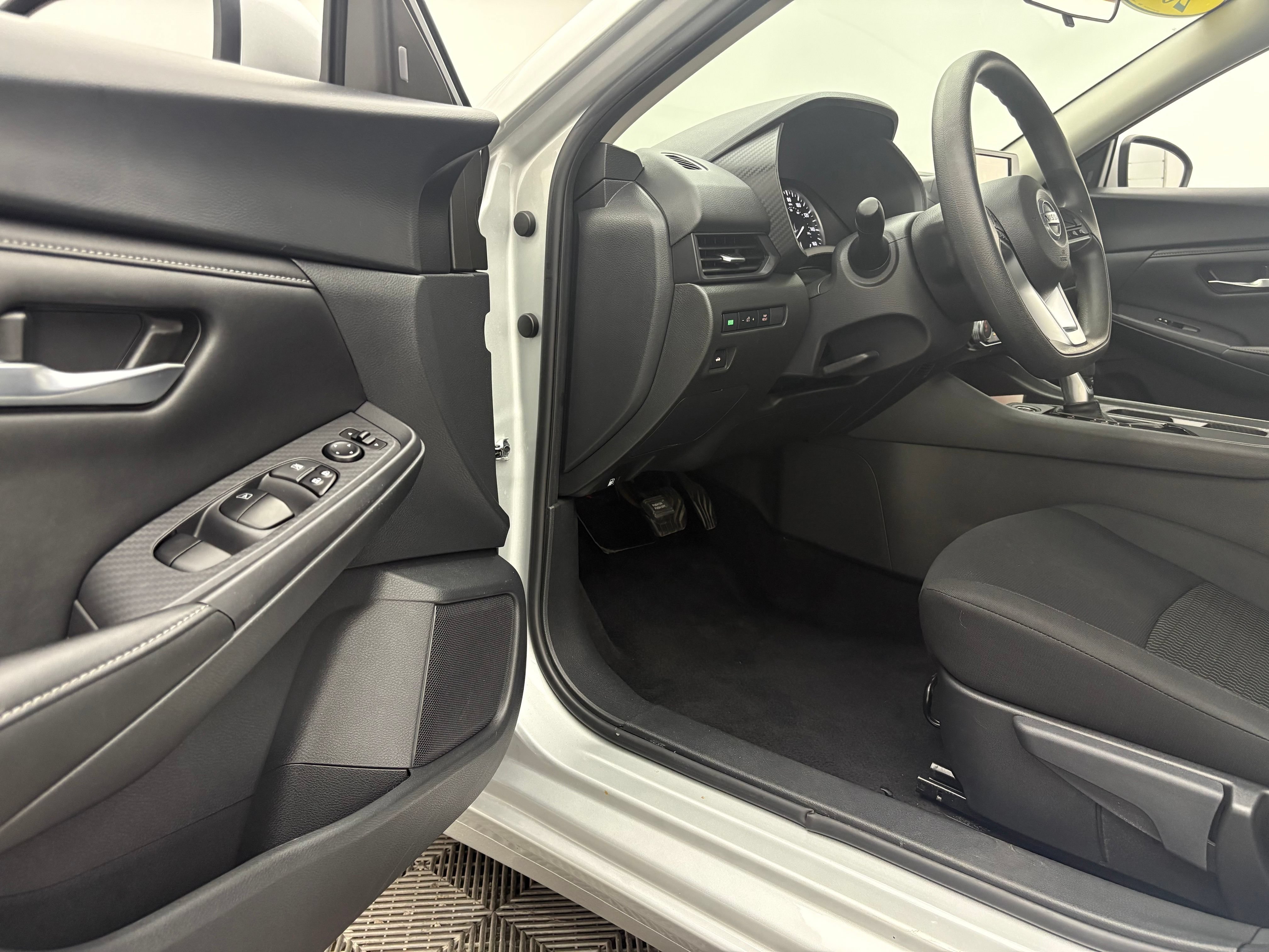 Used 2023 Nissan Sentra S FWD image 13