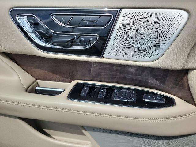 Used 2019 Lincoln Navigator Reserve w/ Cargo Package AWD/4WD image 10