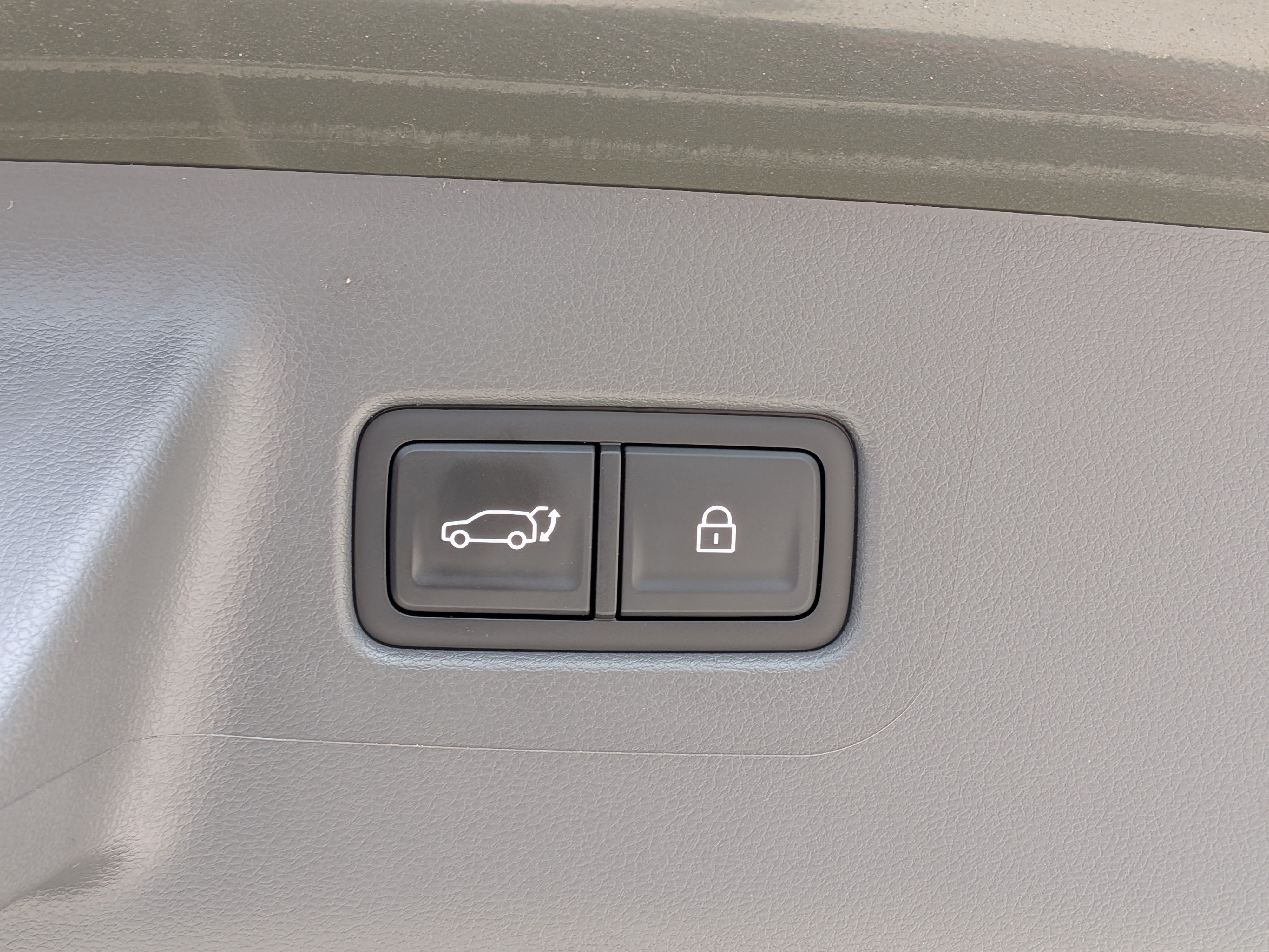 Used 2025 Hyundai Santa Fe Limited FWD image 14
