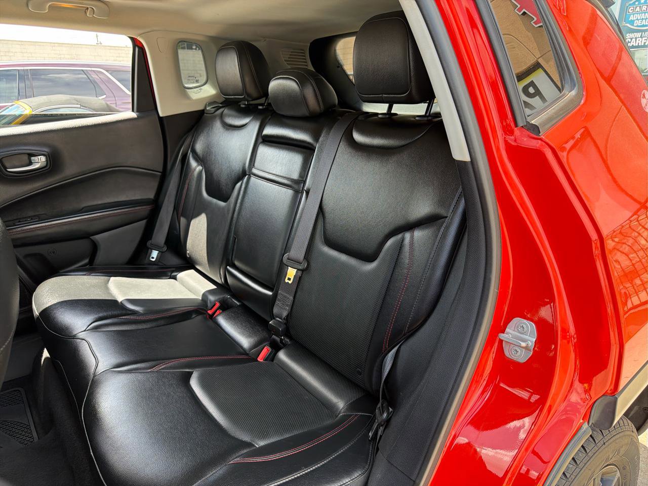 Used 2017 Jeep Compass Trailhawk w/ Leather Interior Group AWD/4WD image 33