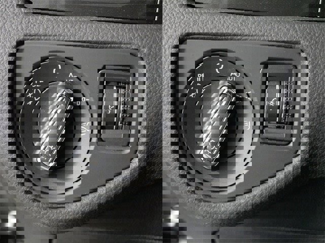 Used 2018 Volkswagen Golf SE image 18