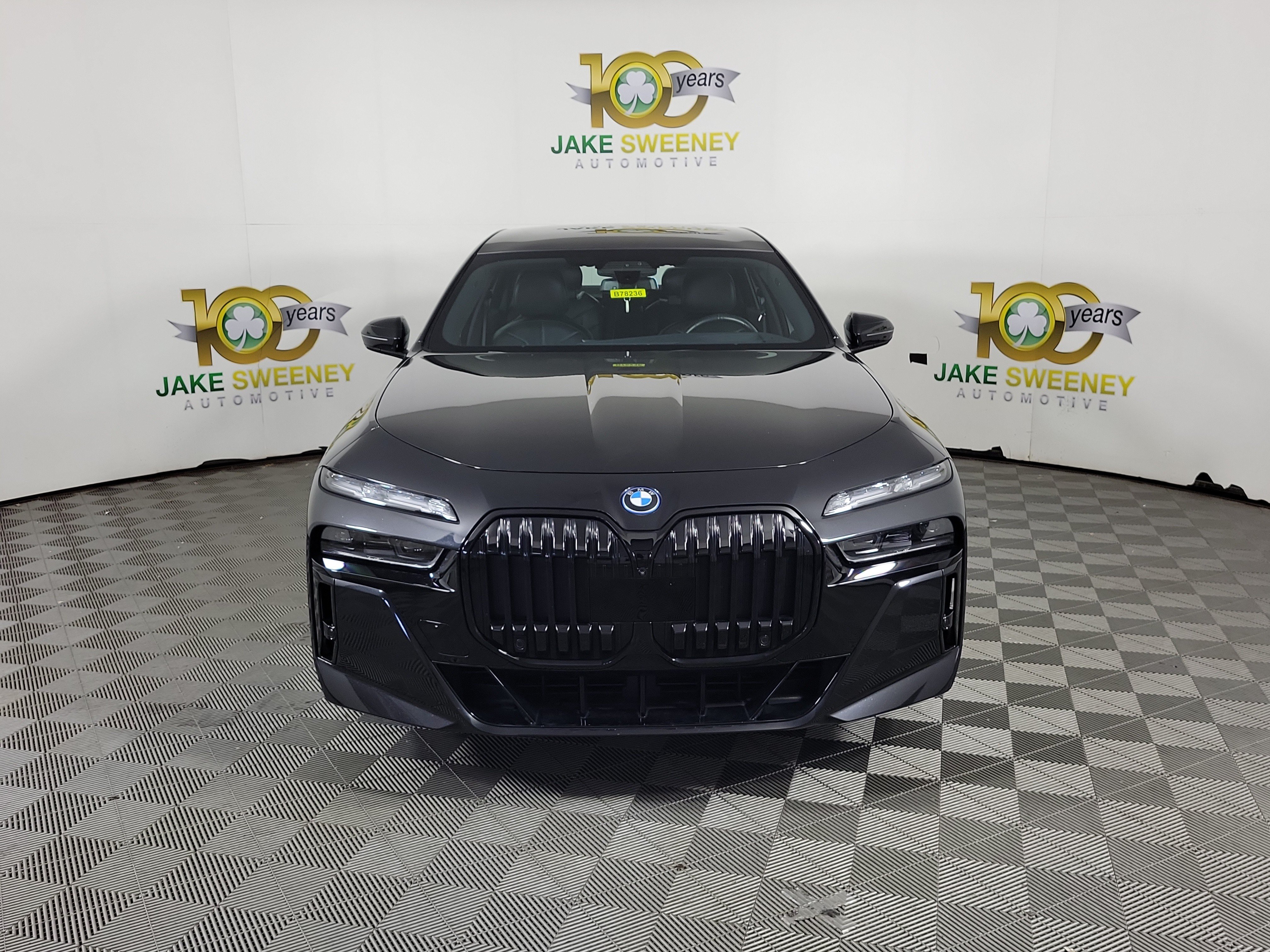 Certified 2024 BMW i7 xDrive60 w/ Executive Package AWD/4WD image 2