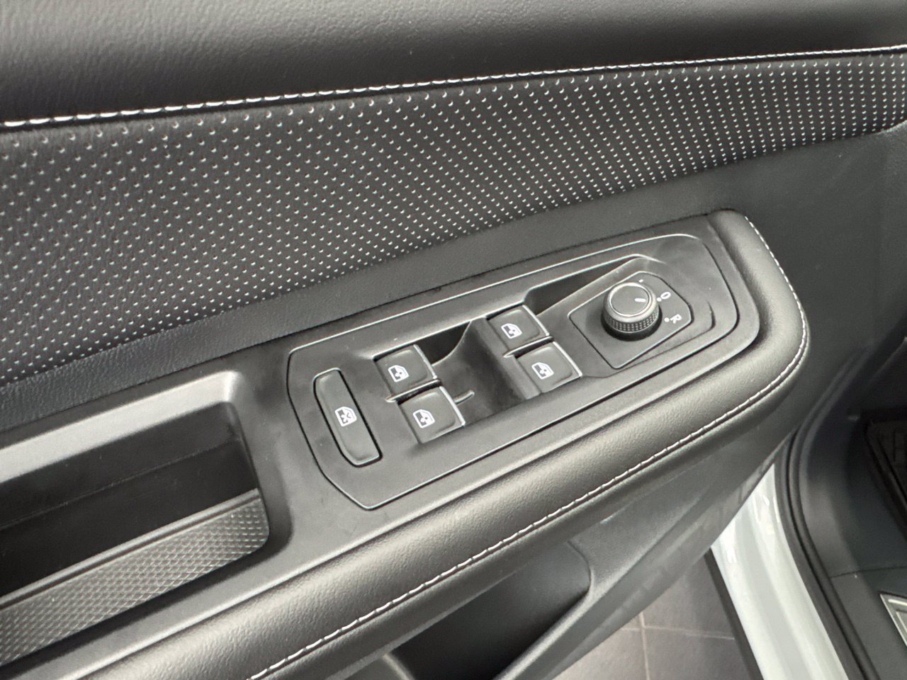 Used 2026 Volkswagen Atlas SE FWD image 43