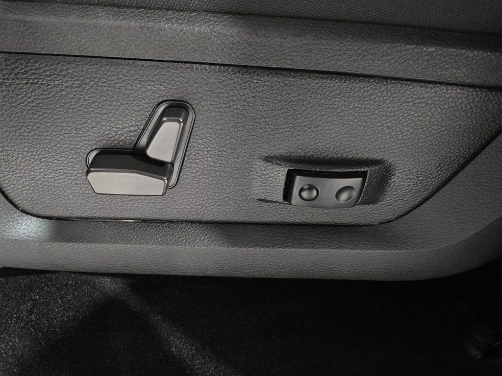 Used 2022 RAM 1500 Classic SLT image 19