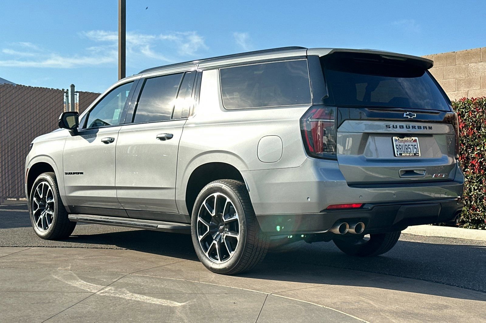 Certified 2025 Chevrolet Suburban RST image 6