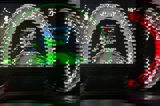 Certified 2025 Toyota RAV4 LE image 30