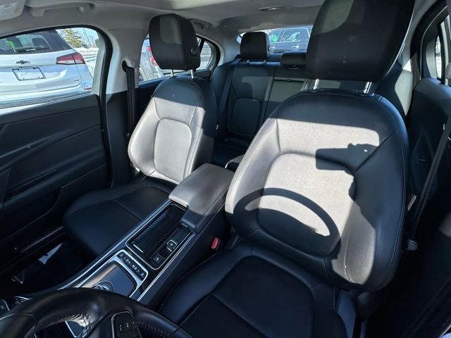 Used 2019 Jaguar XE Premium image 30