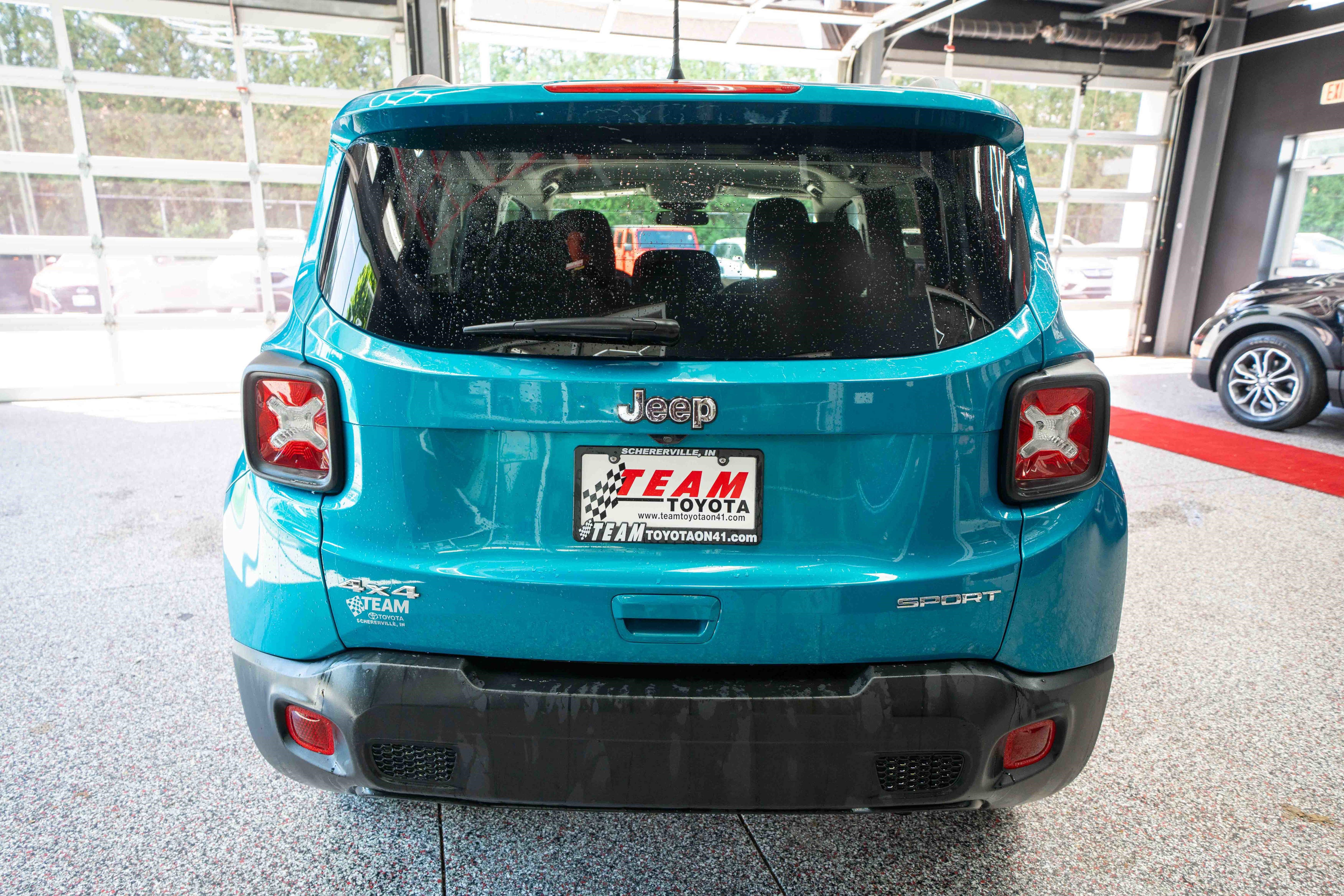 Used 2020 Jeep Renegade Sport w/ Sport Appearance Group AWD/4WD image 3