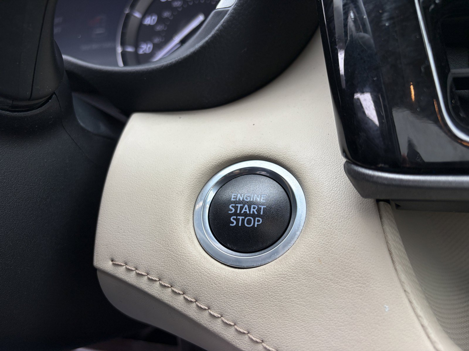 Used 2021 Toyota Highlander XLE AWD/4WD image 23
