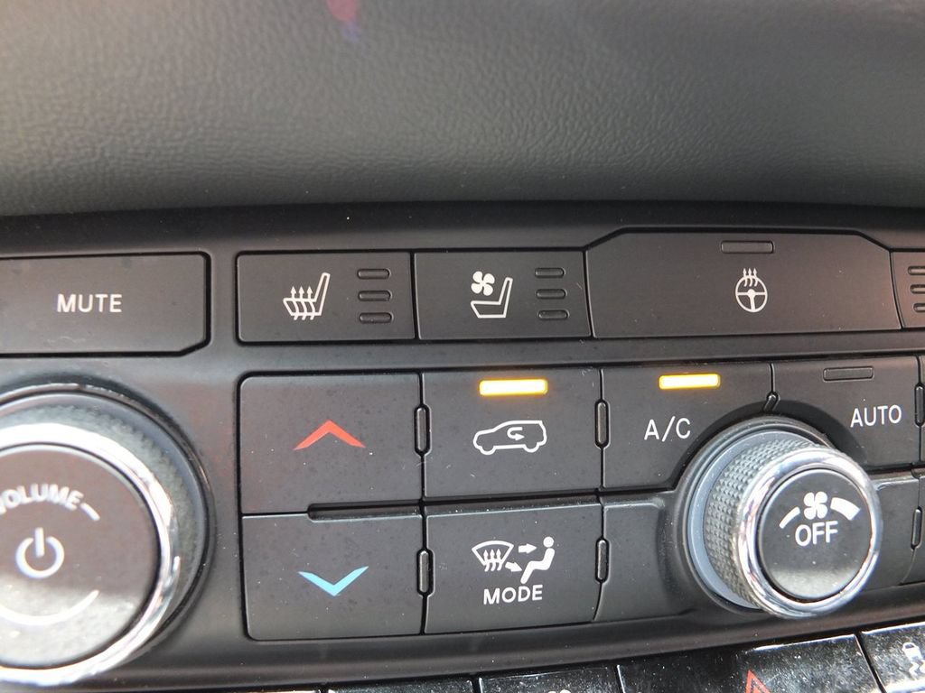 Used 2022 Dodge Durango R/T w/ Blacktop Package AWD/4WD image 33