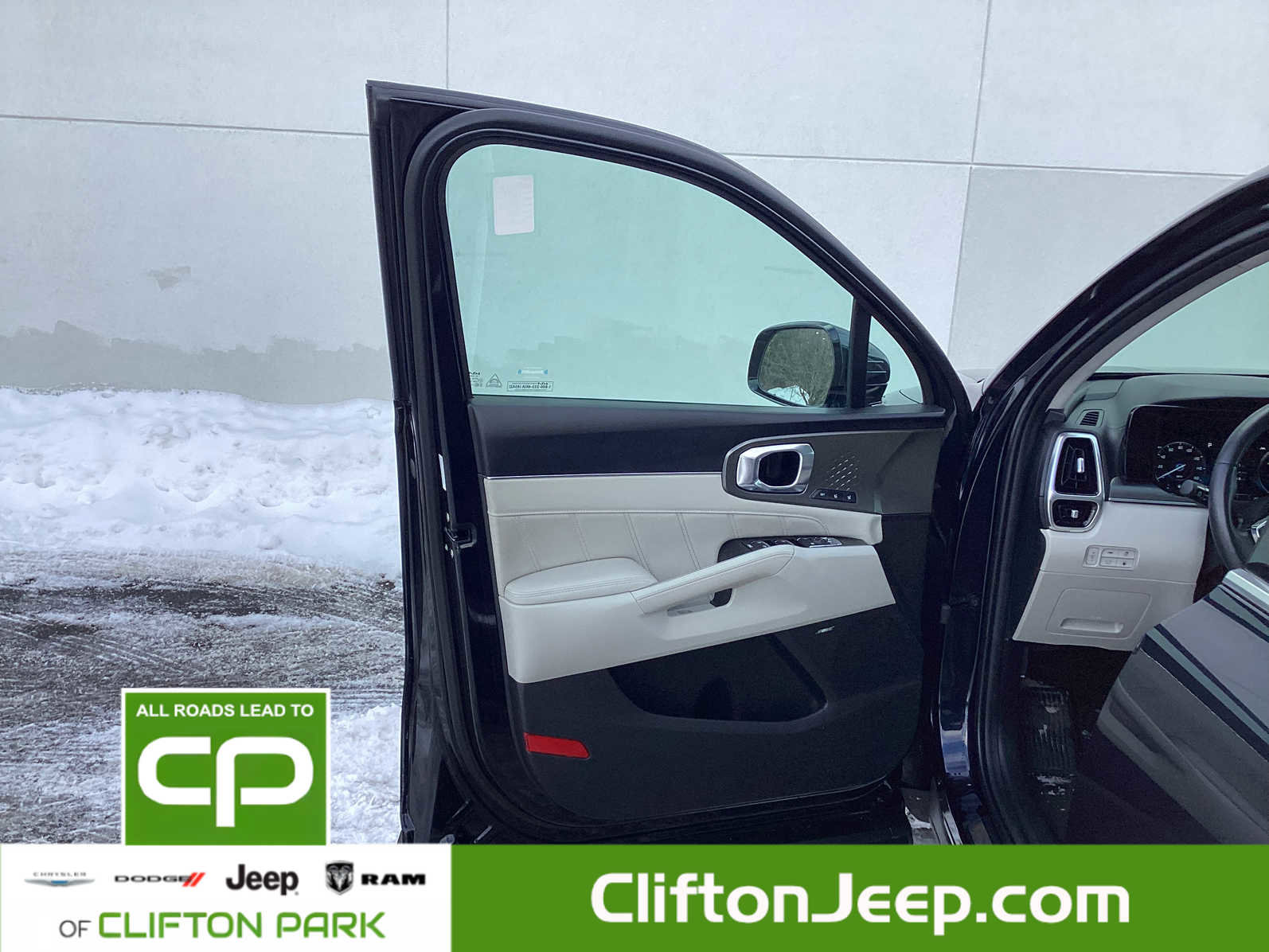 Used 2023 Kia Sorento SX Prestige image 17