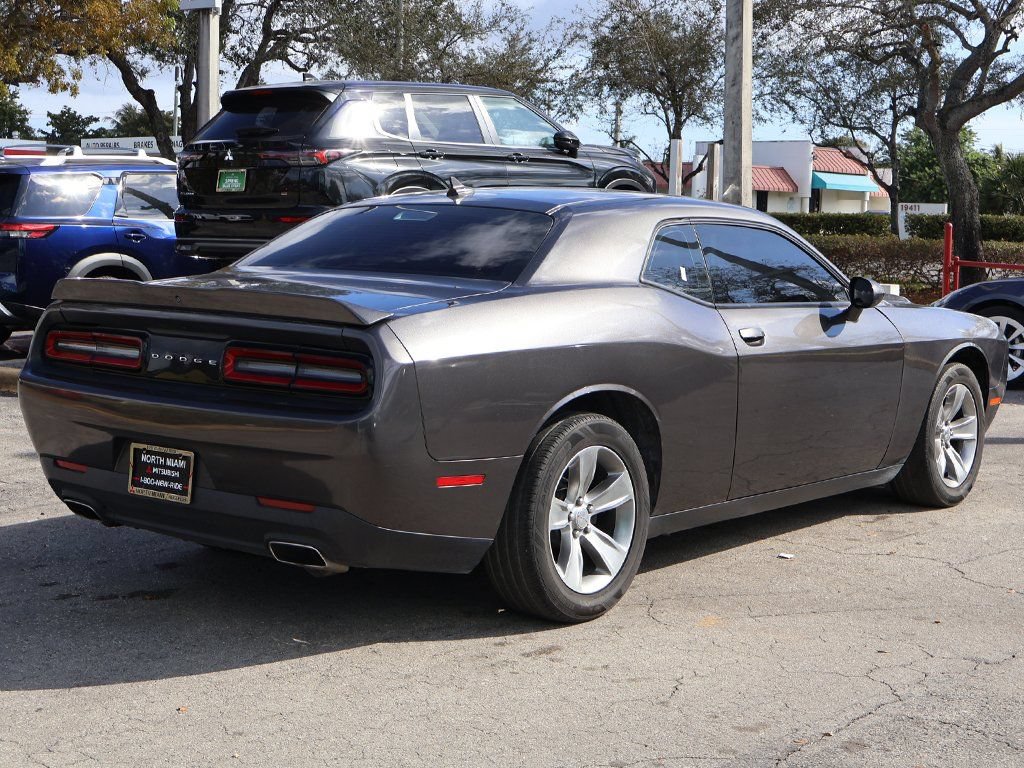 Used 2019 Dodge Challenger SXT RWD image 7