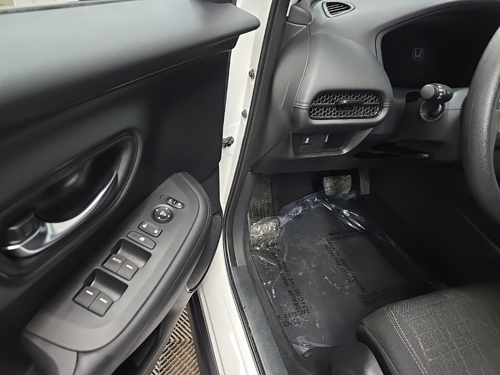 Certified 2025 Honda HR-V LX image 27