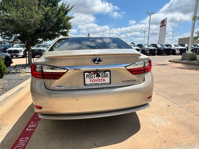 Used 2017 Lexus ES 300h FWD image 6