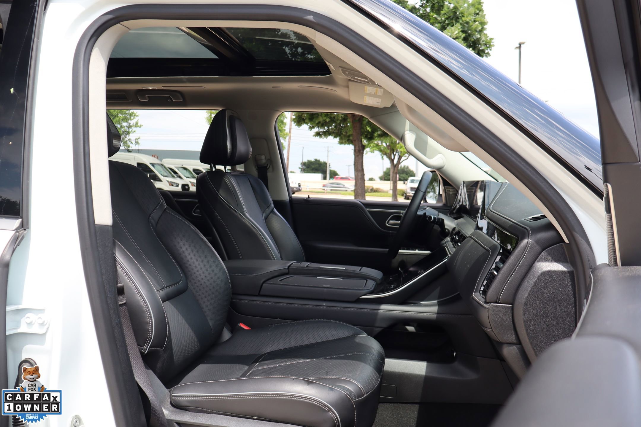 Used 2025 INFINITI QX80 Sensory AWD/4WD image 36