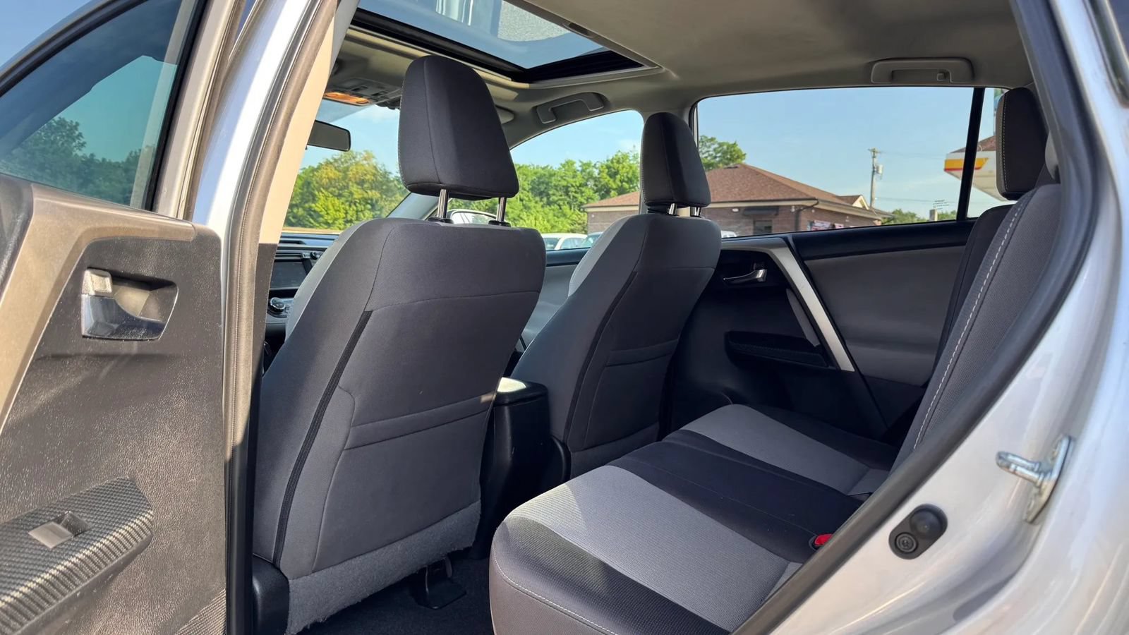 Used 2015 Toyota RAV4 XLE FWD image 16