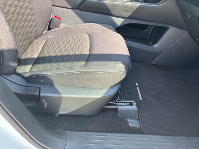 Used 2024 Nissan Pathfinder SV image 11