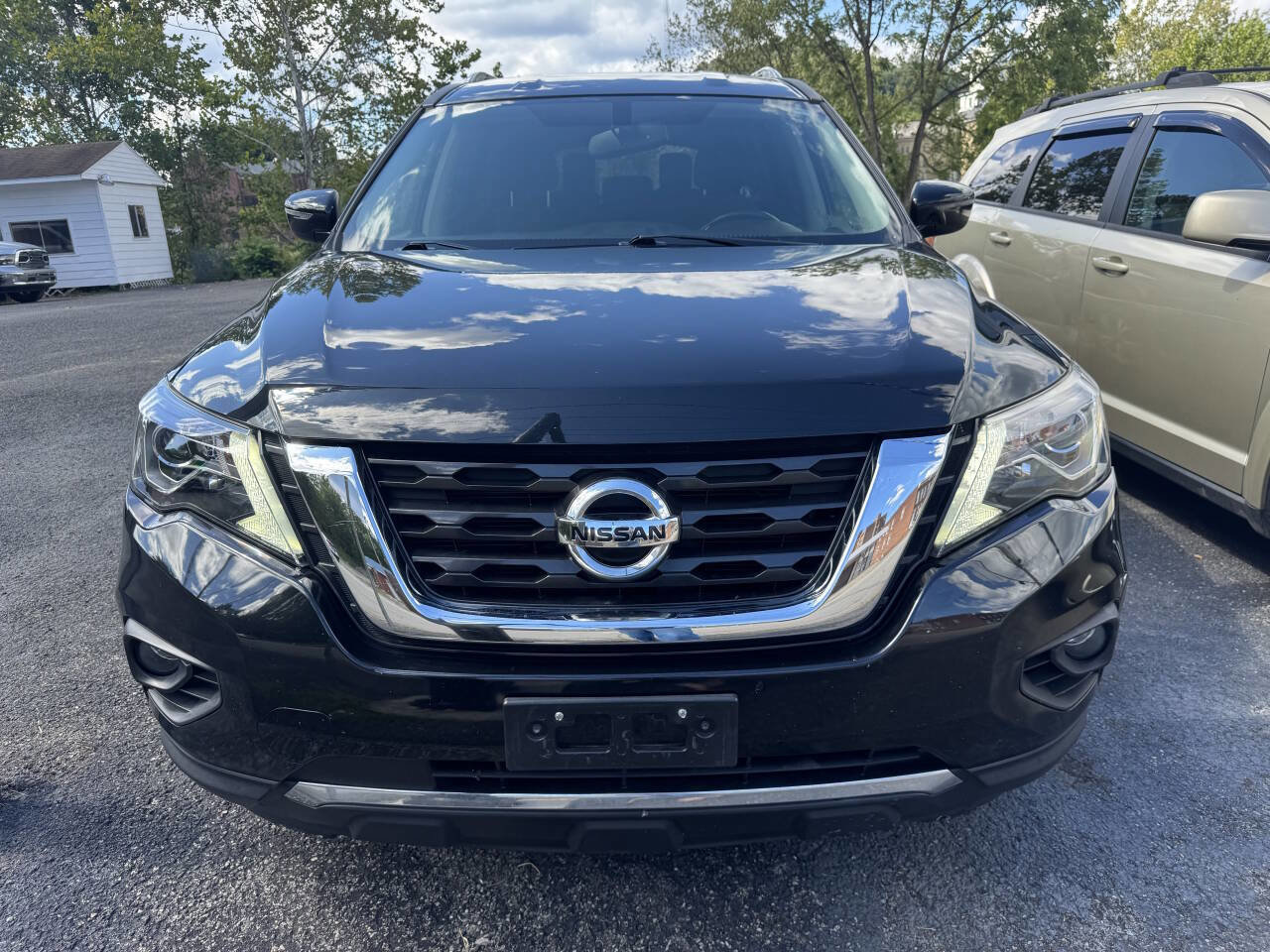 Used 2019 Nissan Pathfinder SV image 5