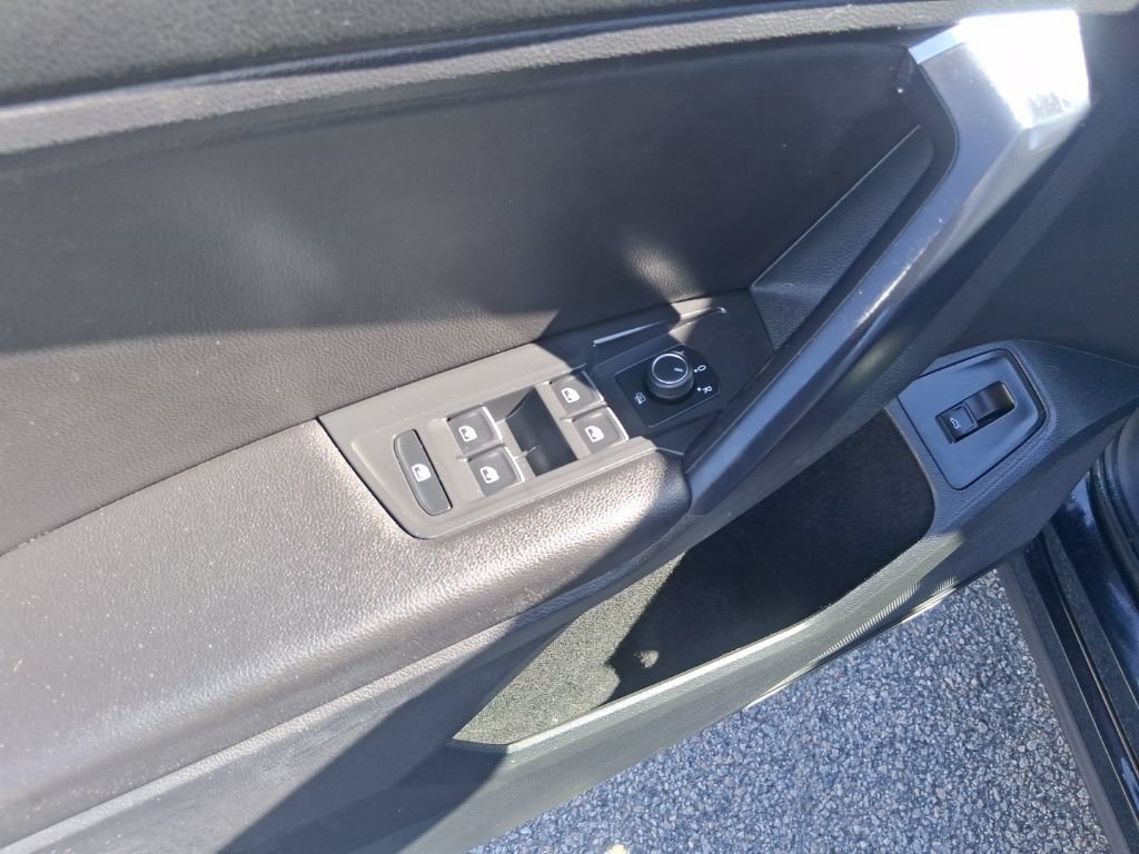 Used 2021 Volkswagen Tiguan SEL AWD/4WD image 12