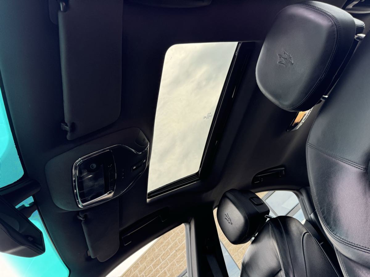 Used 2016 Maserati Ghibli RWD image 23