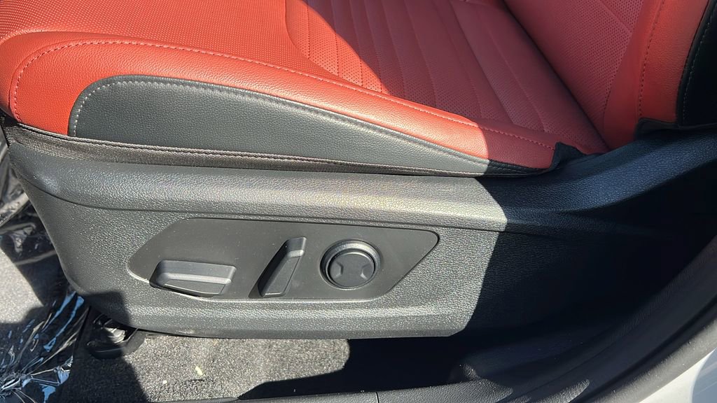 Used 2025 Kia Sportage SX image 18