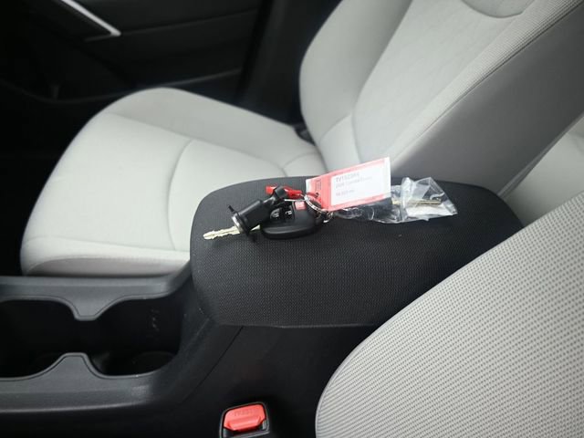 Used 2026 Toyota Corolla Cross L image 9