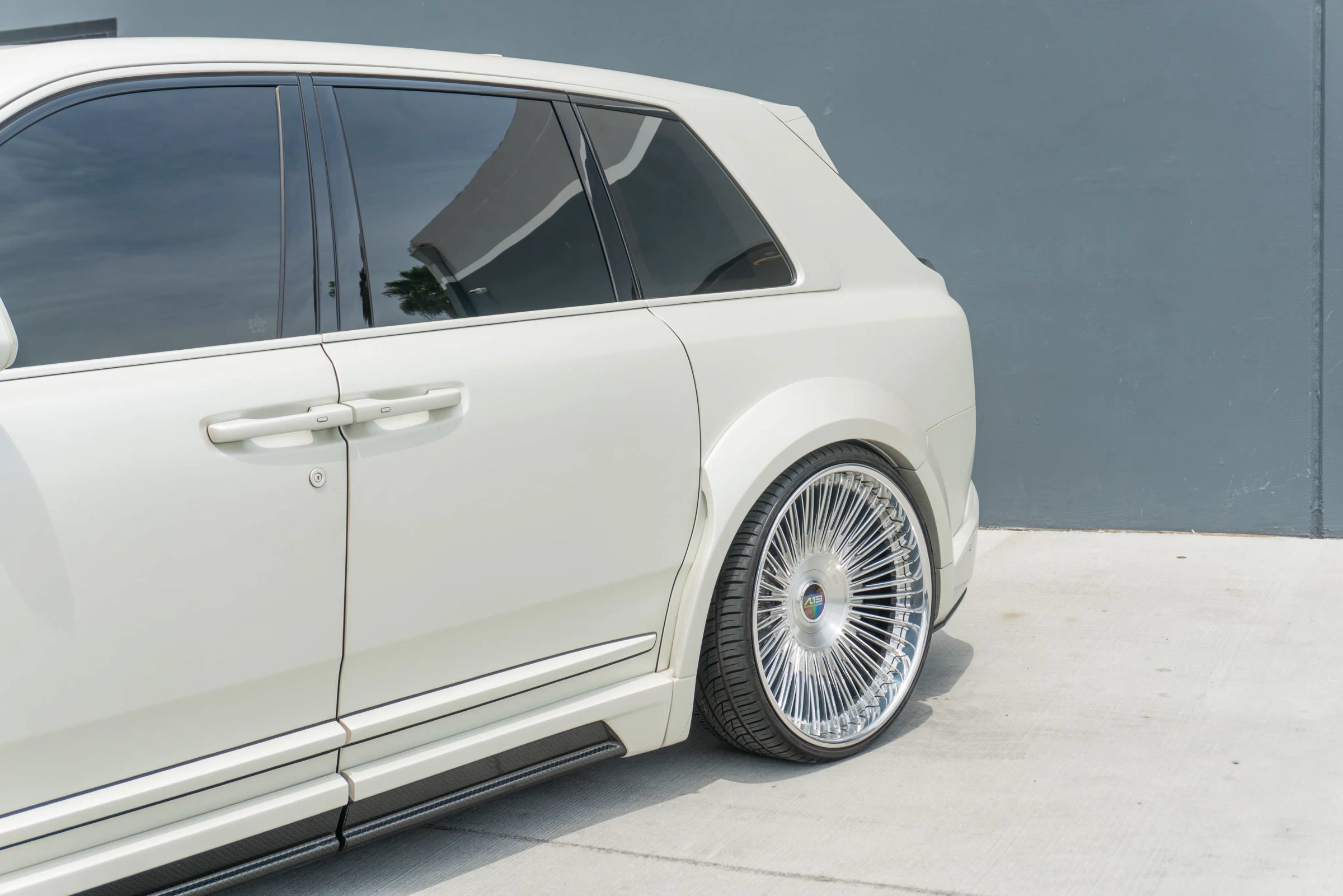 Used 2025 Rolls-Royce Cullinan AWD/4WD image 29