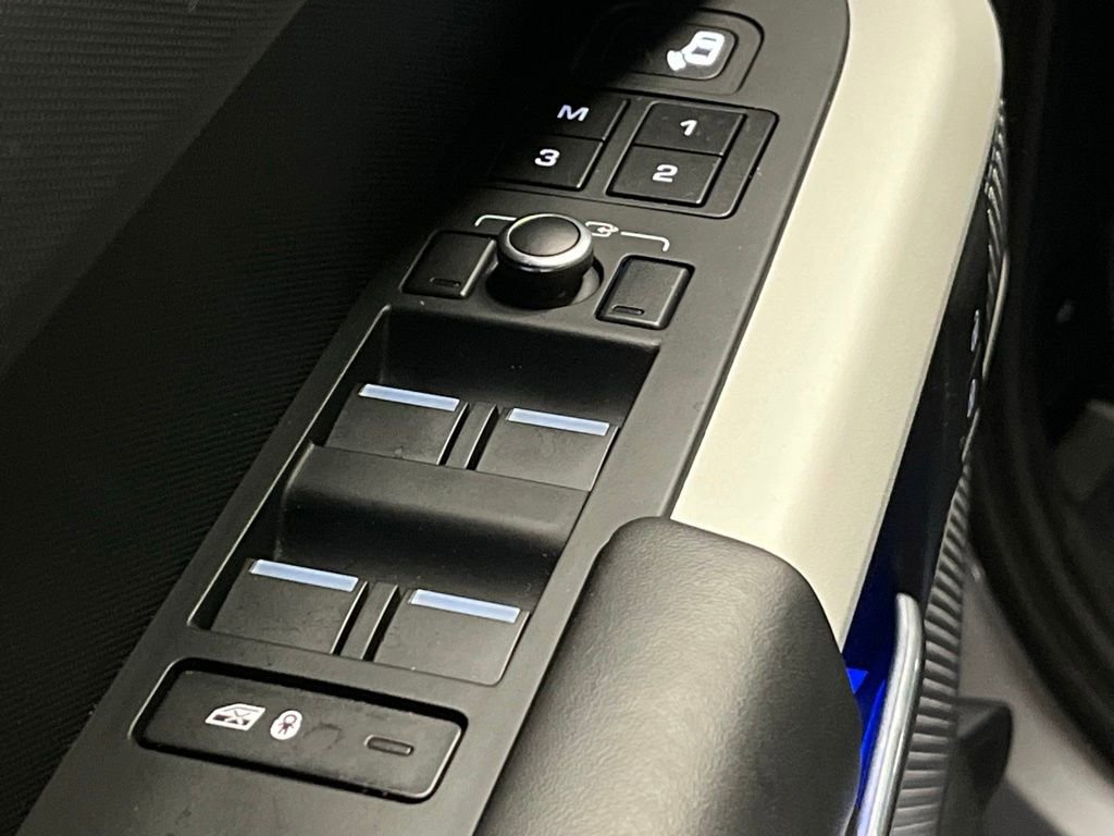 Used 2022 Land Rover Defender 110 X-Dynamic HSE image 16