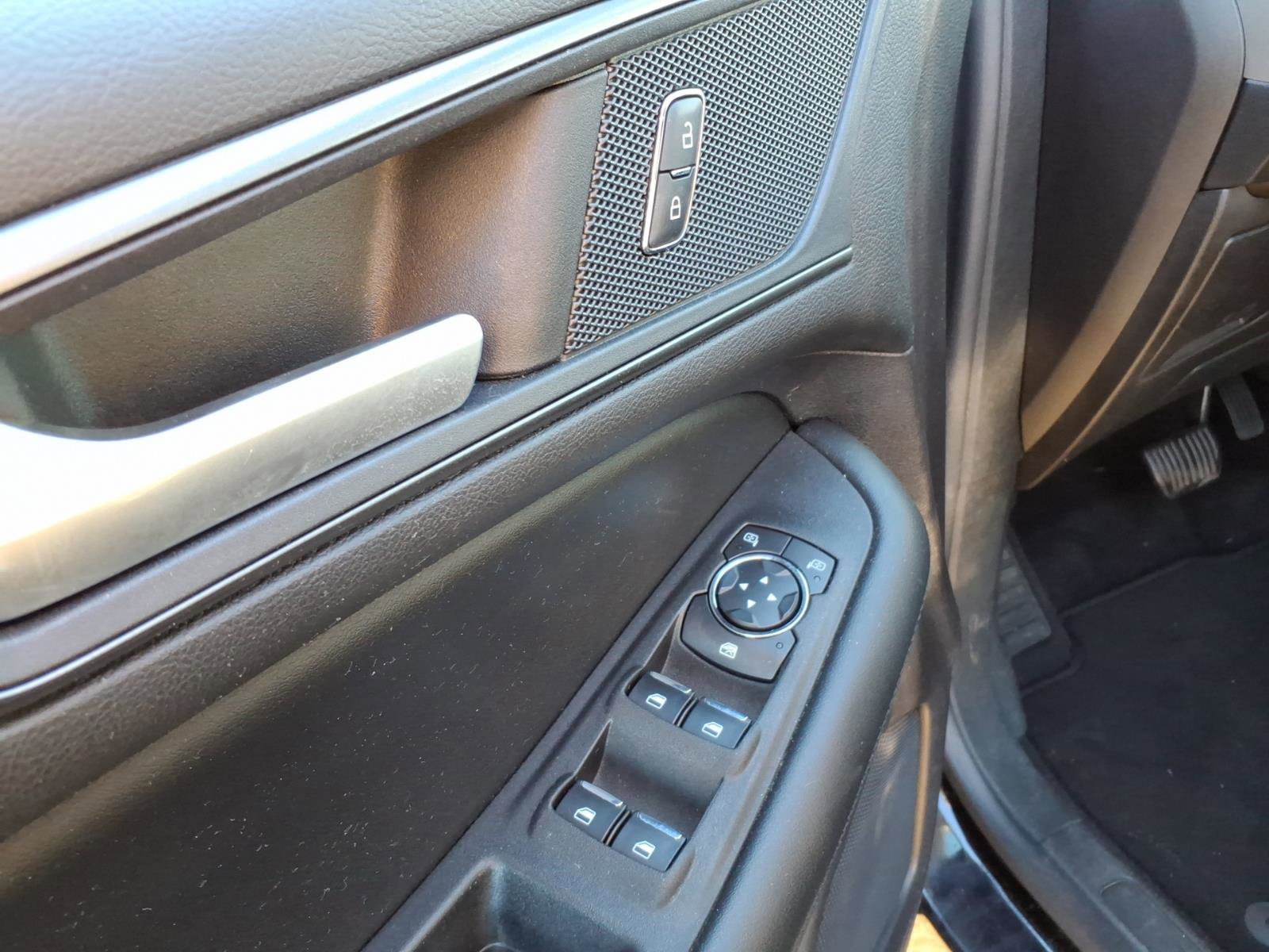 Certified 2022 Ford Edge SE w/ Black Appearance Package image 15