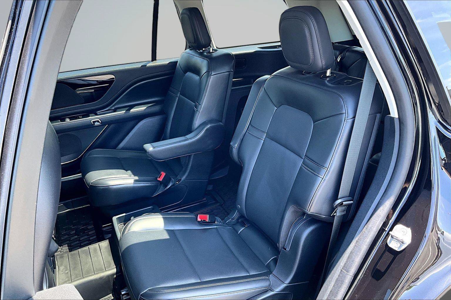 Used 2025 Lincoln Aviator AWD image 27