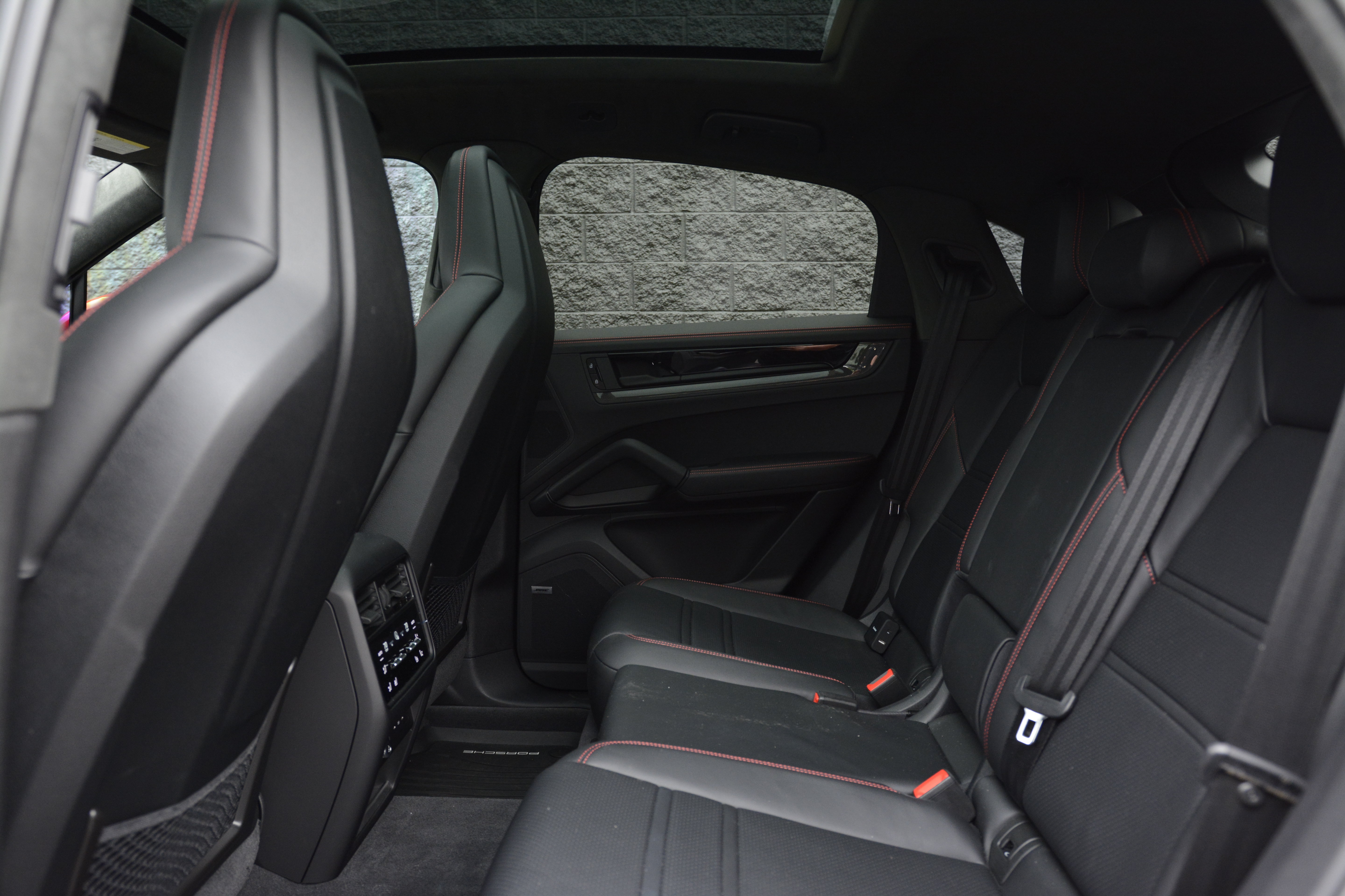 Certified 2025 Porsche Cayenne GTS AWD/4WD image 32