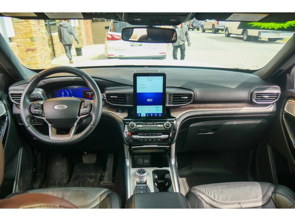 Used 2022 Ford Explorer Platinum w/ Technology Package AWD/4WD image 13